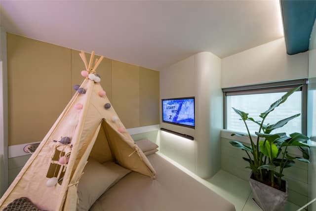 Highway Travel Room