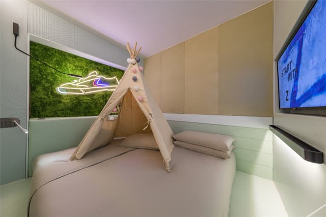 Highway Travel Room