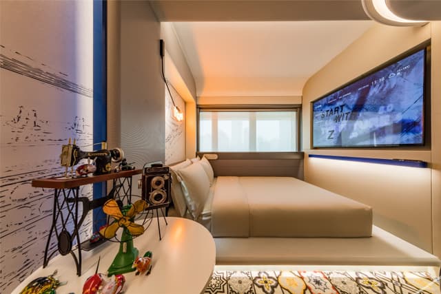 Highway Travel Room