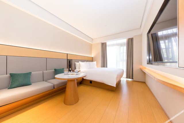 Queen Room