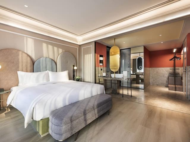 Superior Room, 1 King Bed