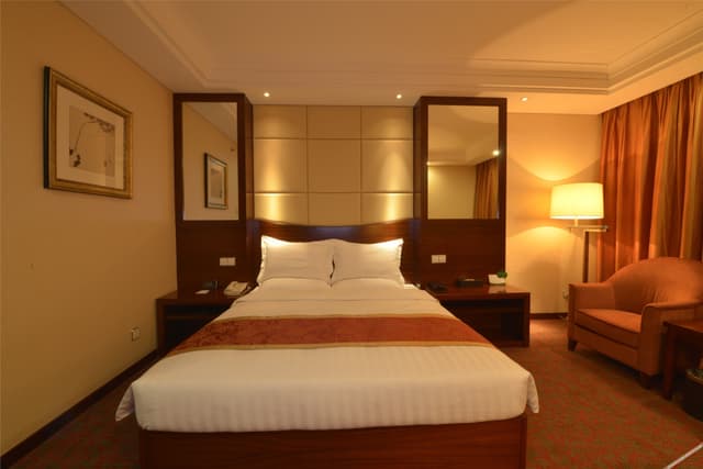 Standard Queen Room