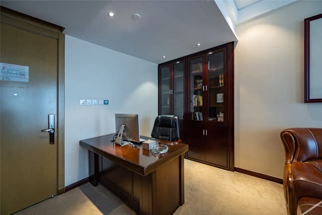 Deluxe Business Suite