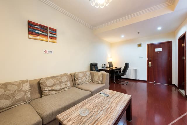 Deluxe Business Suite