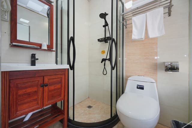 comfortable queen room