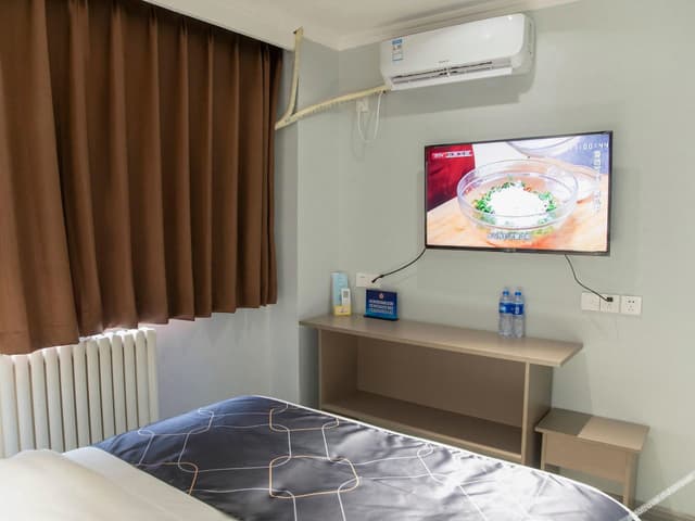 comfortable queen room