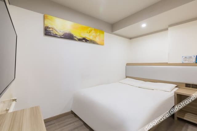 Double Bed Room B (No Window)