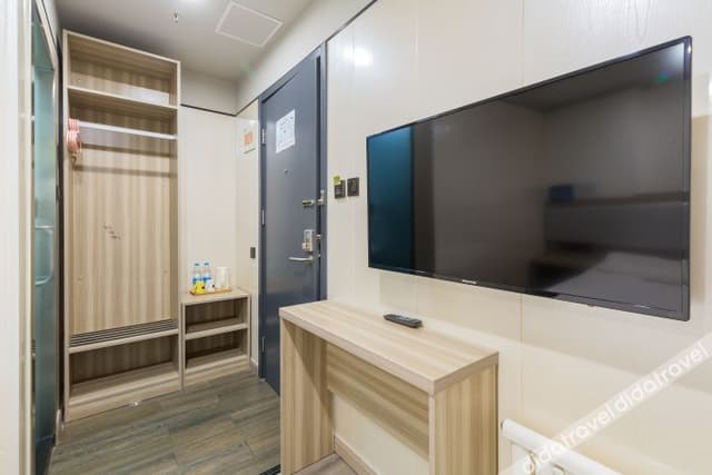 Double Bed Room B (No Window)