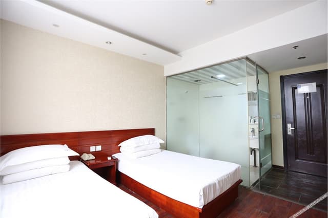 Business Room (2 beds)
