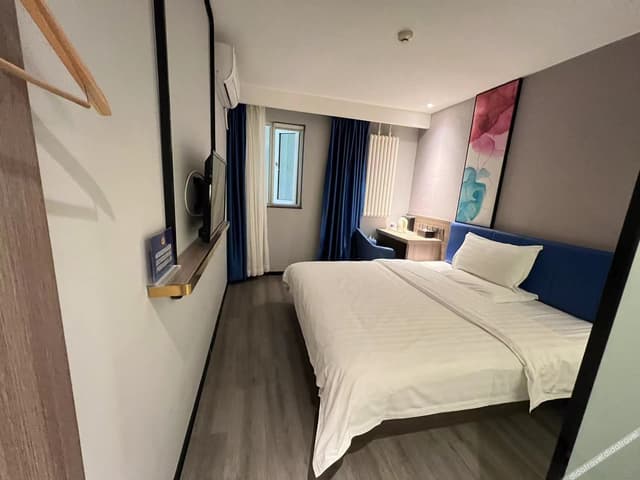 Boutique Queen Room