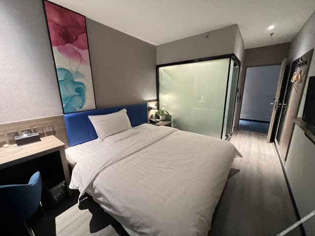 Boutique Queen Room