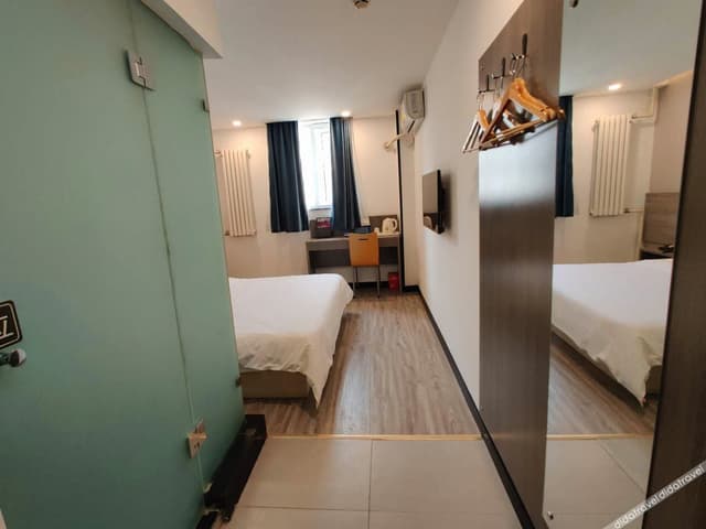 Boutique Queen Room