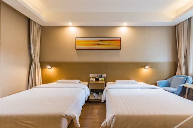 Featured Standard Room - Courtyard-View