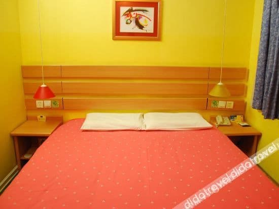 Business Queen Room