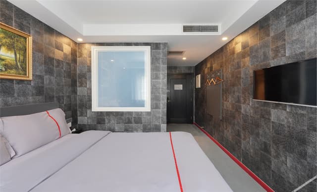 Budget Queen Room