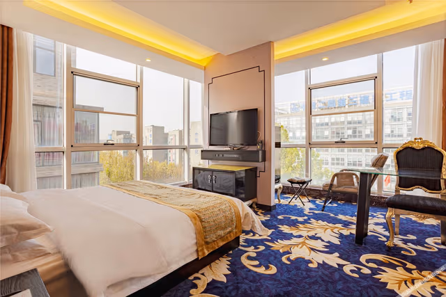 Panoramic Queen Room