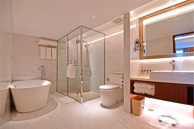 Crowne Plaza Deluxe Suite