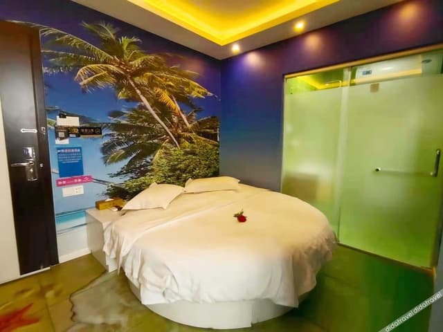 Round-bed Room
