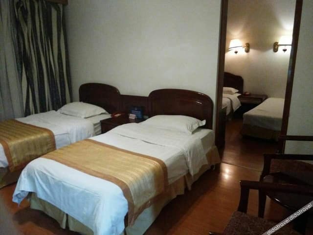 4-person Suite