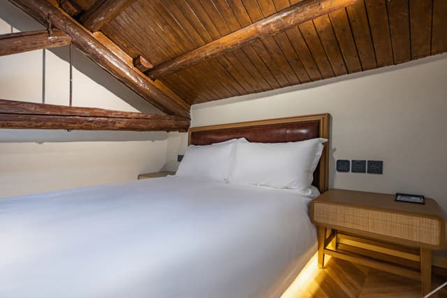 Deluxe Loft Suite