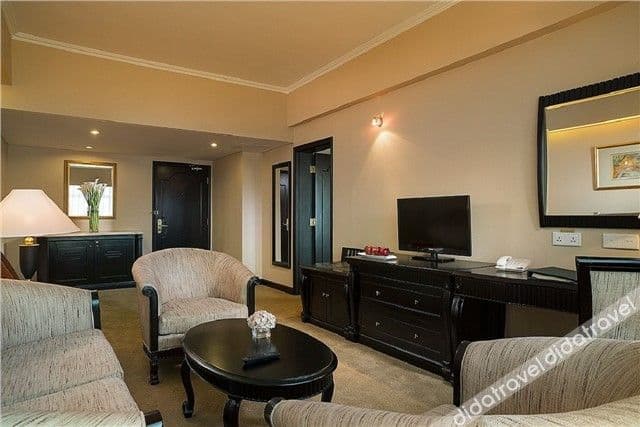 Business Queen Suite