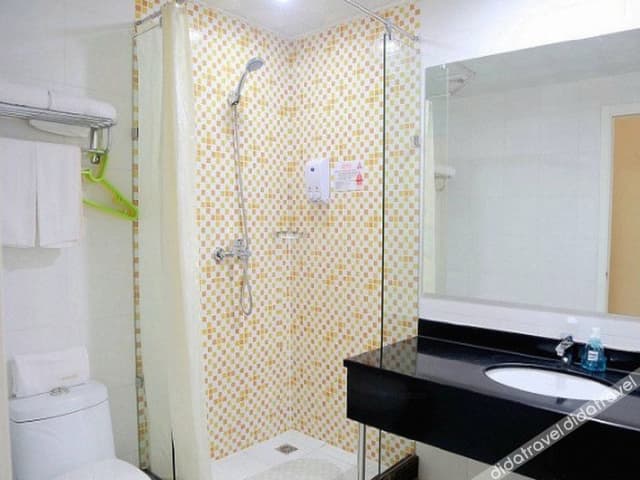 Business Queen Room