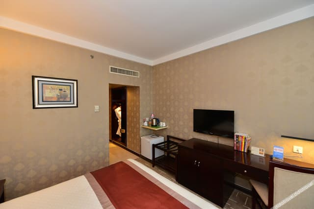 Business Queen Room