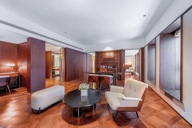 Executive Suite, 1 King Bed, Non Smoking (Deluxe)
