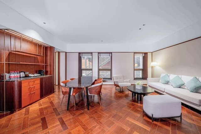 Executive Suite, 1 King Bed, Non Smoking (Deluxe)