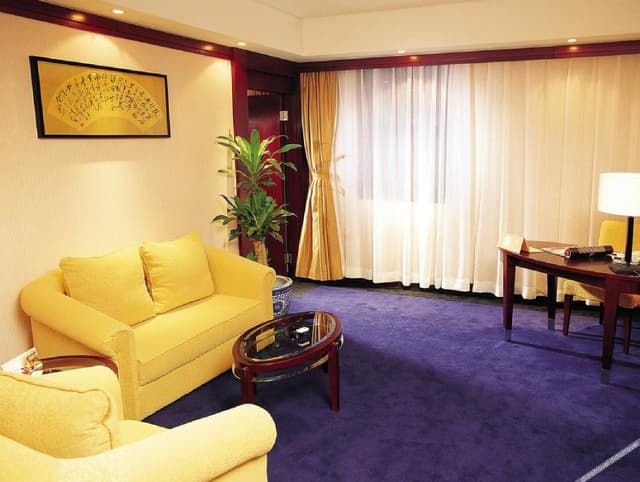 Deluxe Suite