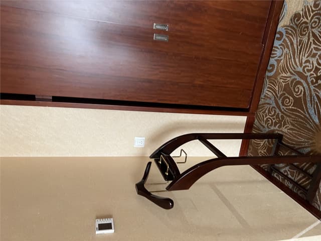 Deluxe Business Queen Room