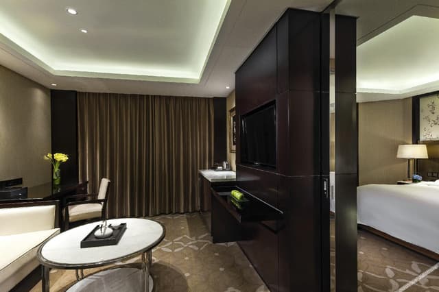 Deluxe Queen Room