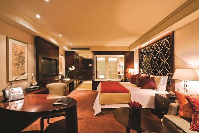 Deluxe King Room