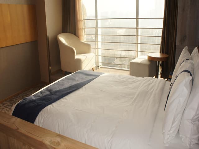 1 King Bed Suite