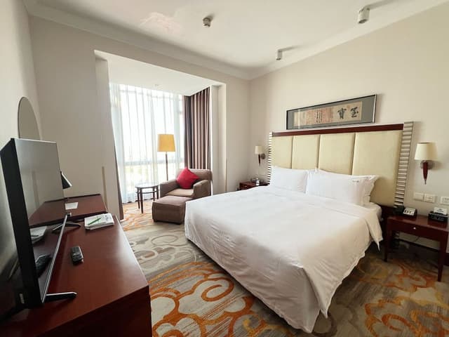 Suite, 1 King Bed (Top Floor)