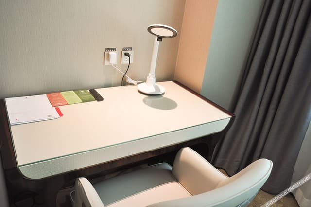 Business Queen Room