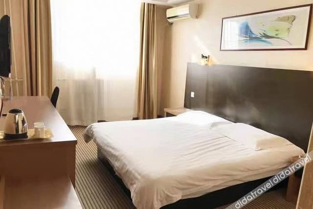 Business Queen Room