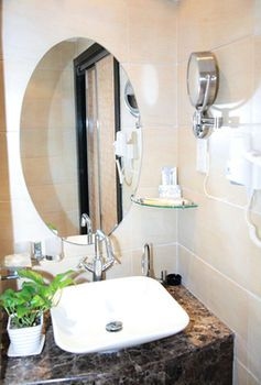 Free Comfort Holiday Hotel1