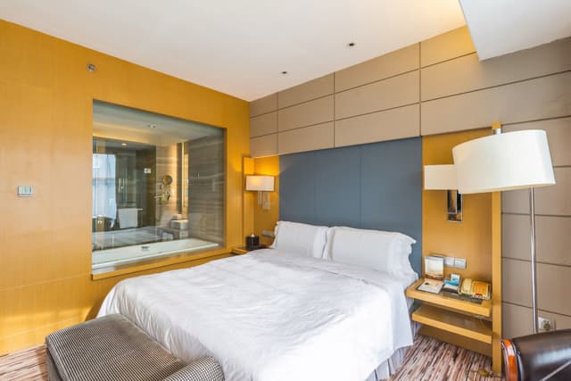 Deluxe Queen Room