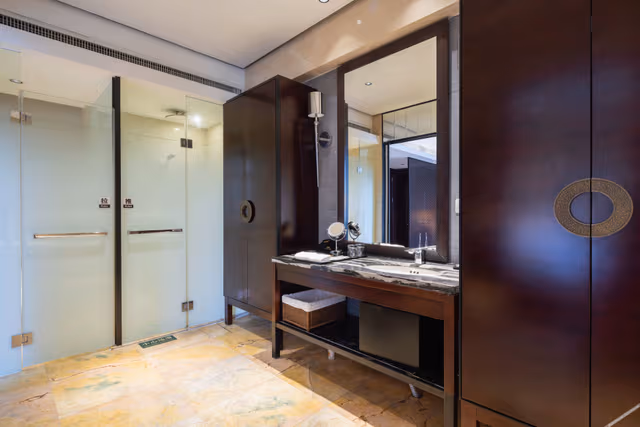 Deluxe Queen Room