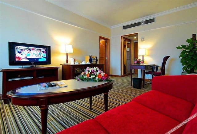 Holiday Inn Superior Suite