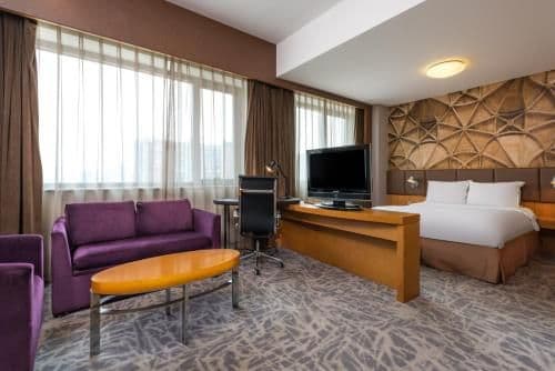1 Queen Bed Standard Extra Floor Space