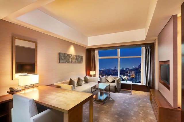 KING BED EXECUTIVE SUITE