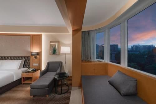 1 King Bed Premium