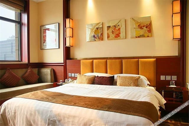 Business Queen Room