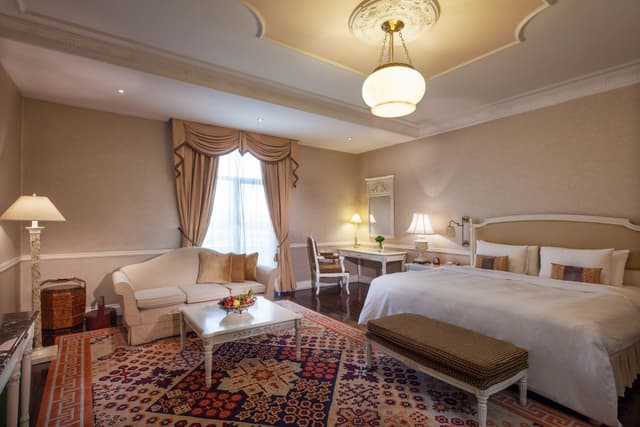 Heritage King Room
