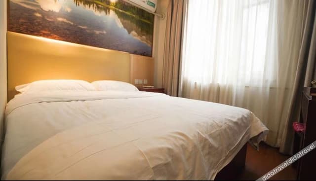Business Queen Room