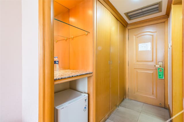 Queen Room