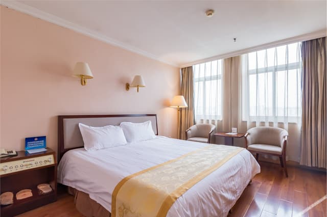 Queen Room