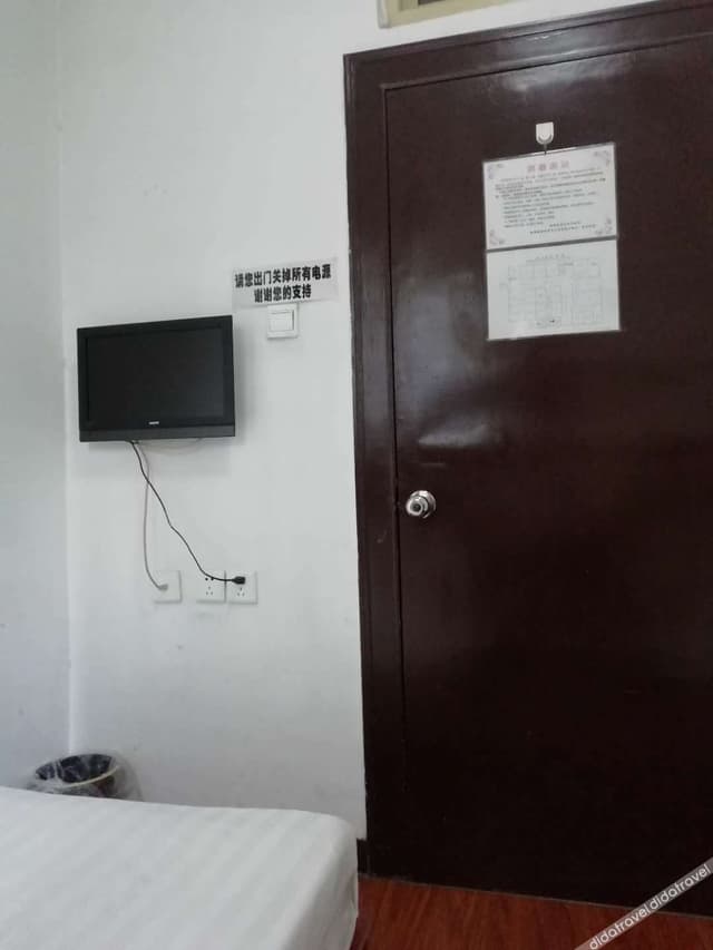 Basic Room (Shared bathroom)